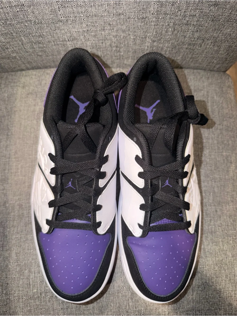 Jordan Low-Top Sneakers in Purple Black White